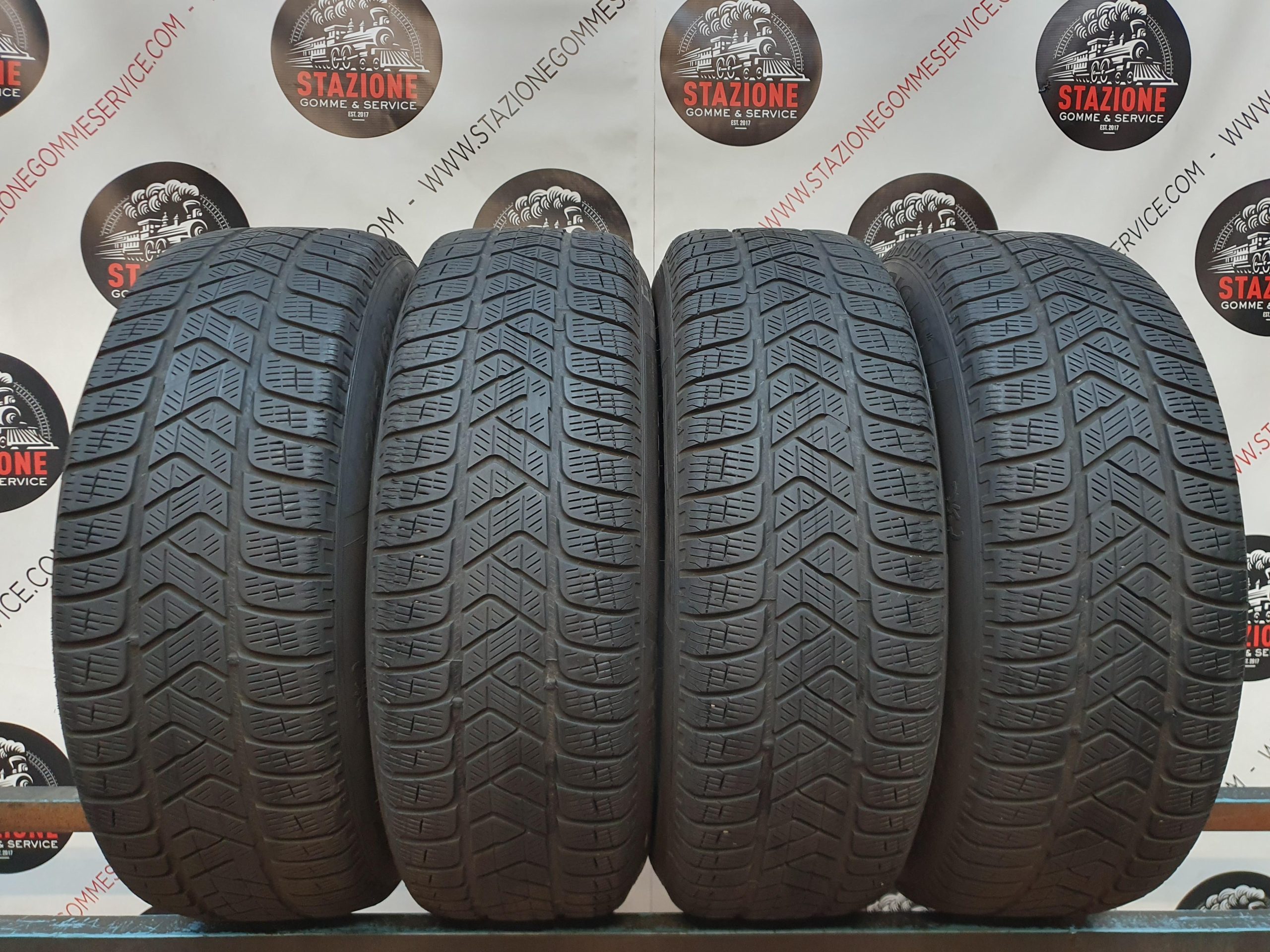 Pneumatico - Gomme invernali usate PIRELLI 215/60 R17 Pneumatico - Gomme invernali usate PIRELLI 215/60 R17