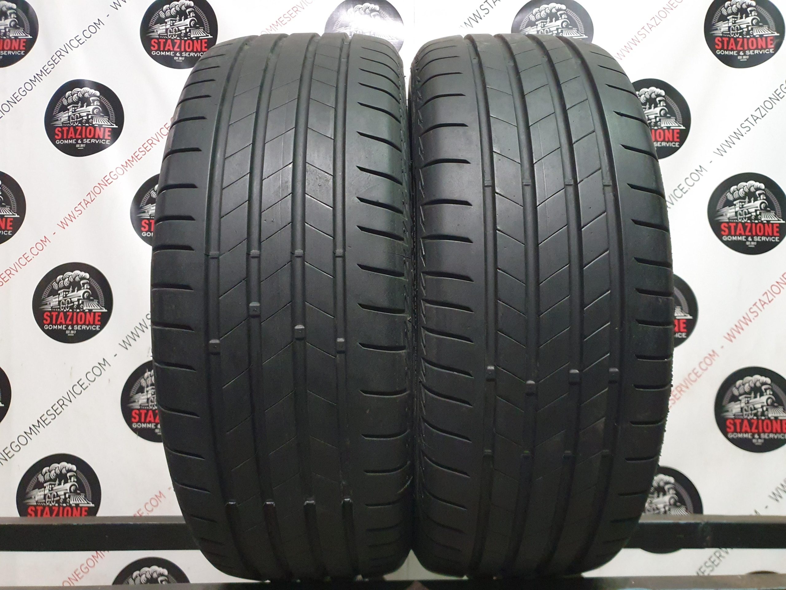 Pneumatico - Gomme estive usate BRIDGESTONE 215/55 R17 Pneumatico - Gomme estive usate BRIDGESTONE 215/55 R17