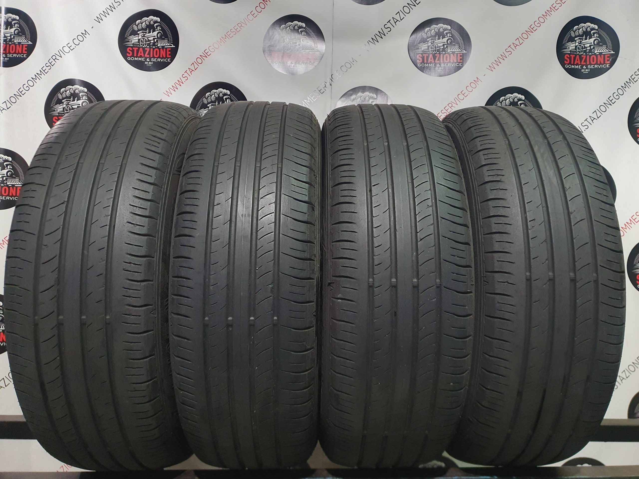 Pneumatico - Gomme estive usate DUNLOP 215/60 R17 Pneumatico - Gomme estive usate DUNLOP 215/60 R17