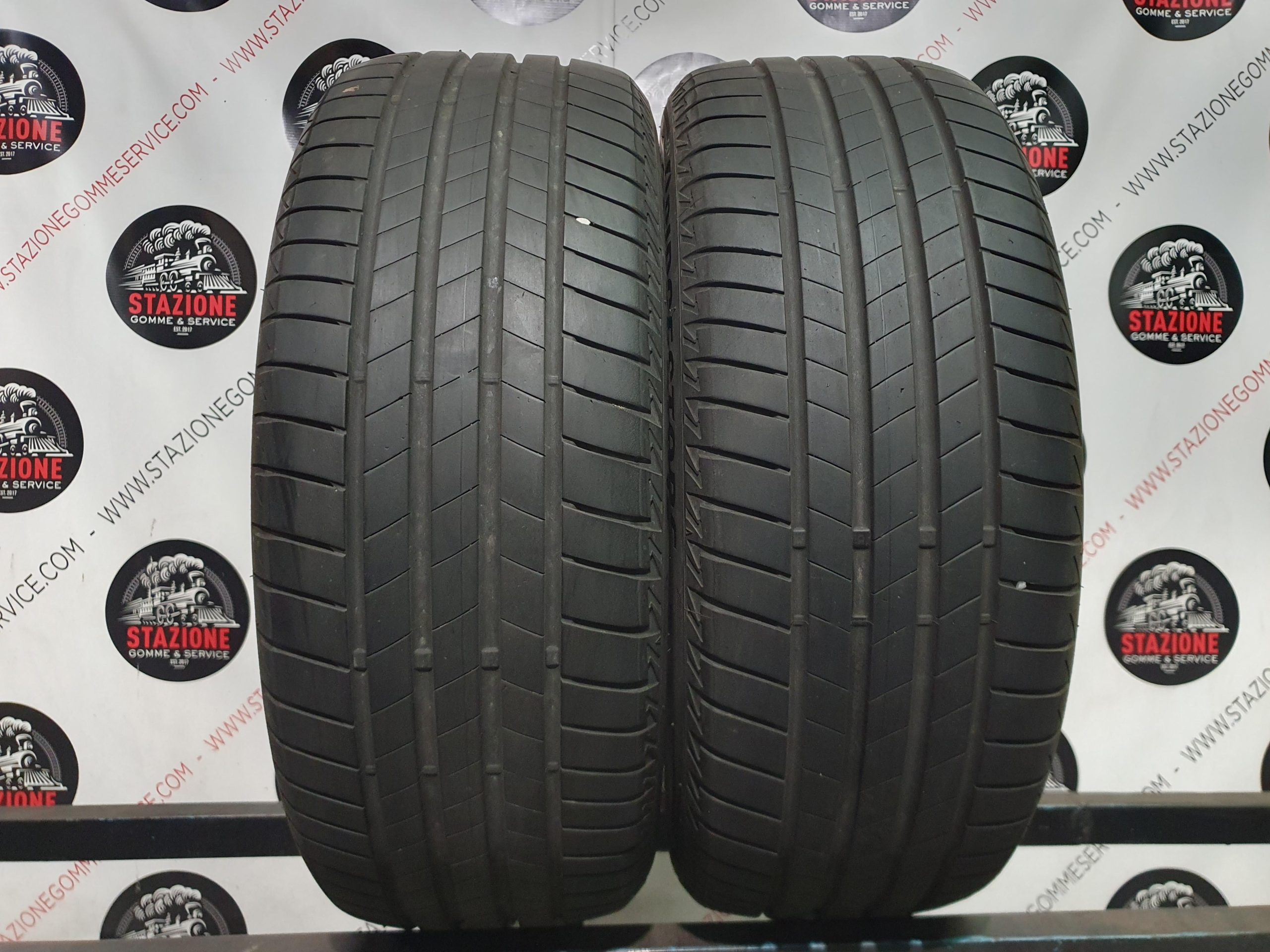 Pneumatico - Gomme estive usate BRIDGESTONE 215/55 R17 Pneumatico - Gomme estive usate BRIDGESTONE 215/55 R17