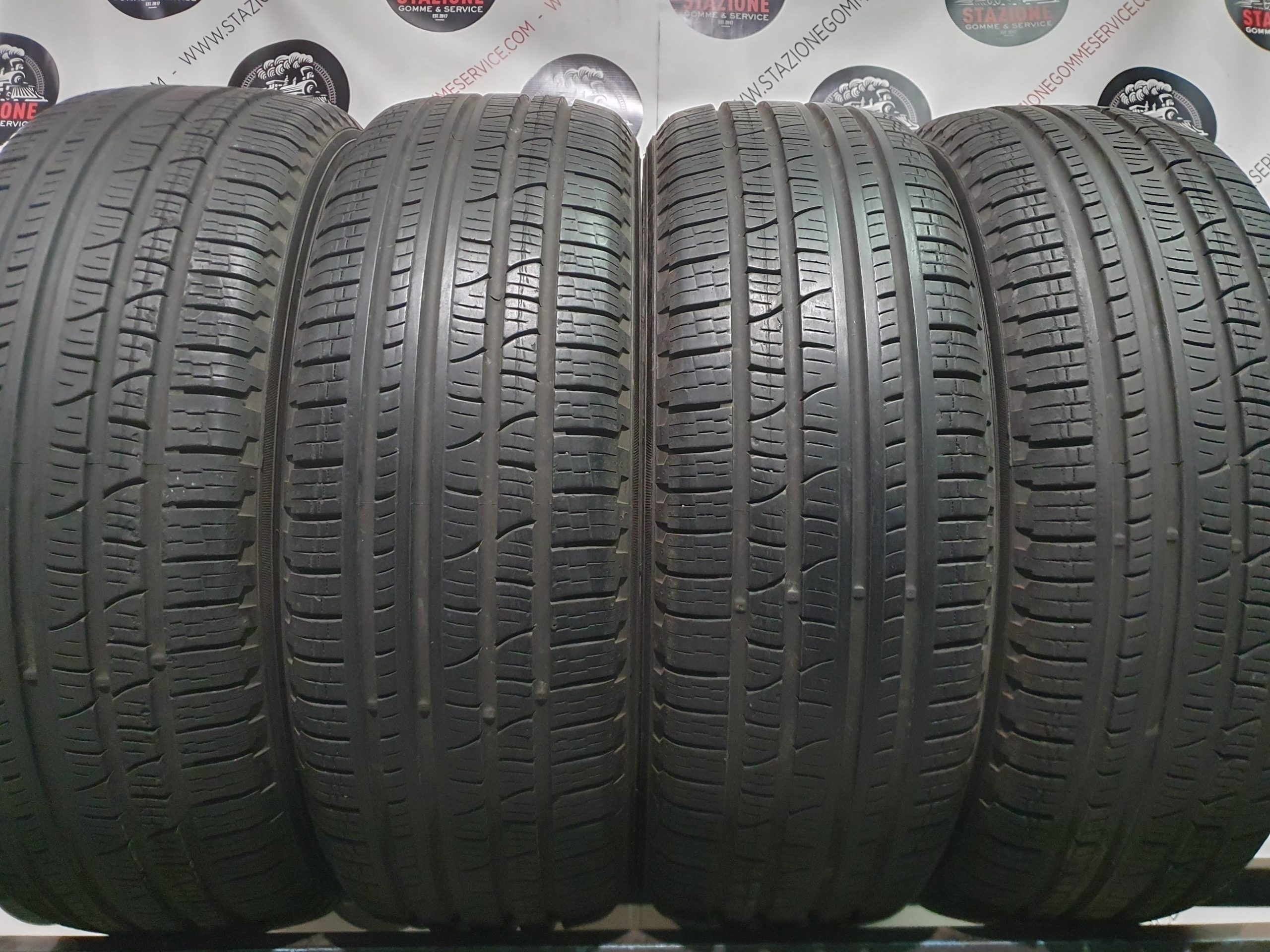Pneumatico - Gomme 4 stagioni usate PIRELLI 215/65 R17 Pneumatico - Gomme 4 stagioni usate PIRELLI 215/65 R17