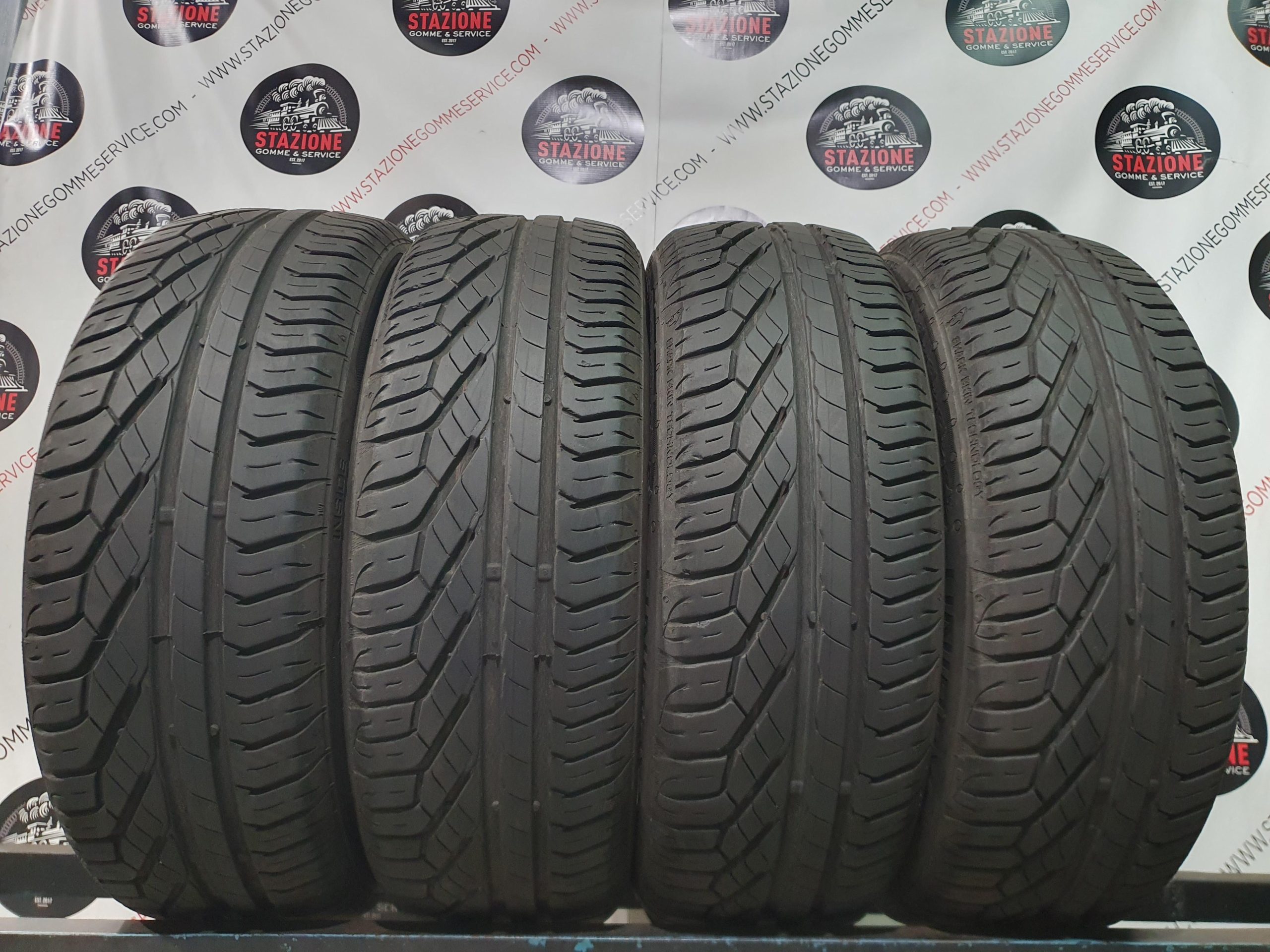 Pneumatico - Gomme estive usate UNIROYAL 185/60 R15 Pneumatico - Gomme estive usate UNIROYAL 185/60 R15