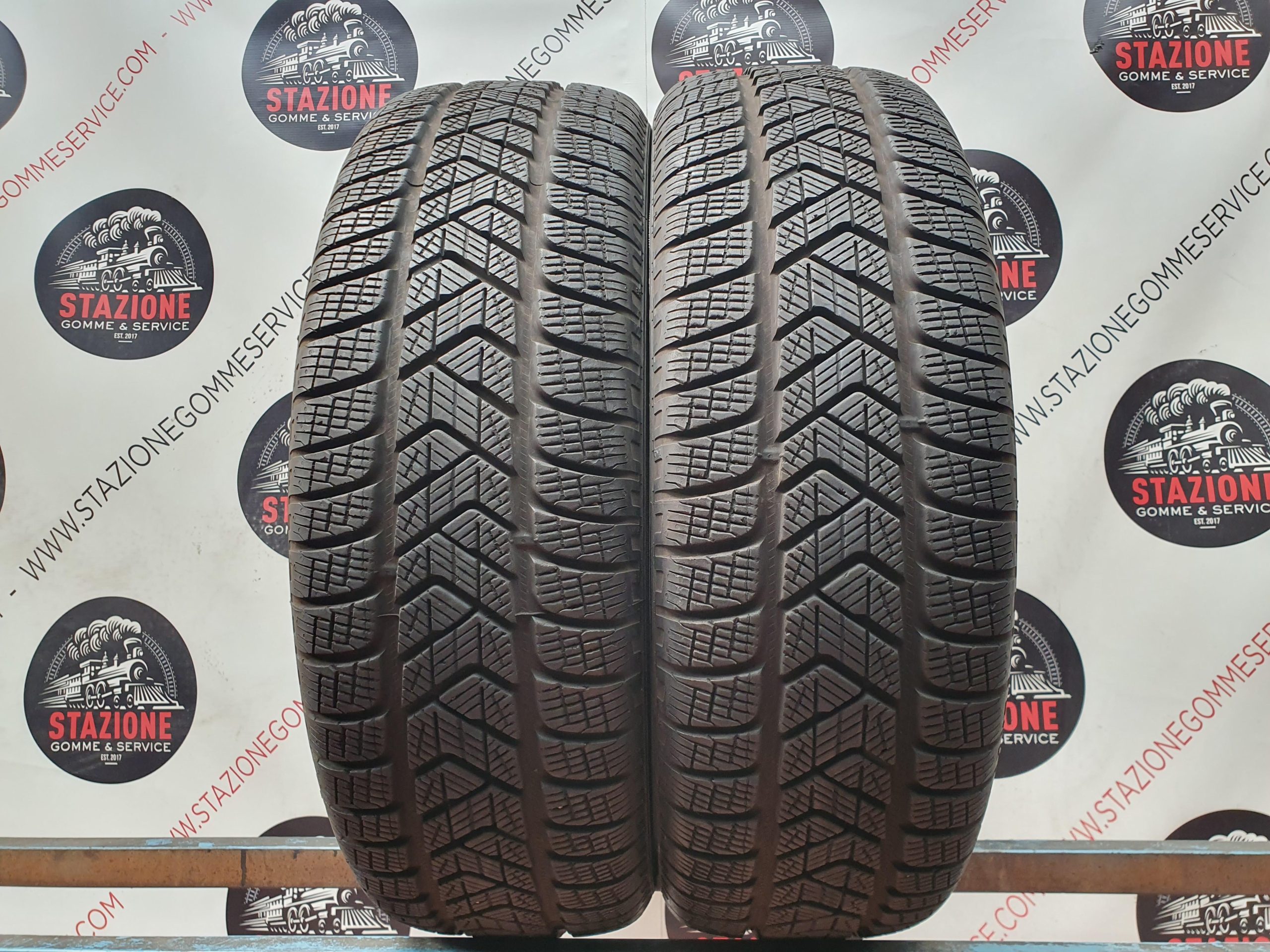 Pneumatico - Gomme invernali usate PIRELLI 215/65 R17 Pneumatico - Gomme invernali usate PIRELLI 215/65 R17