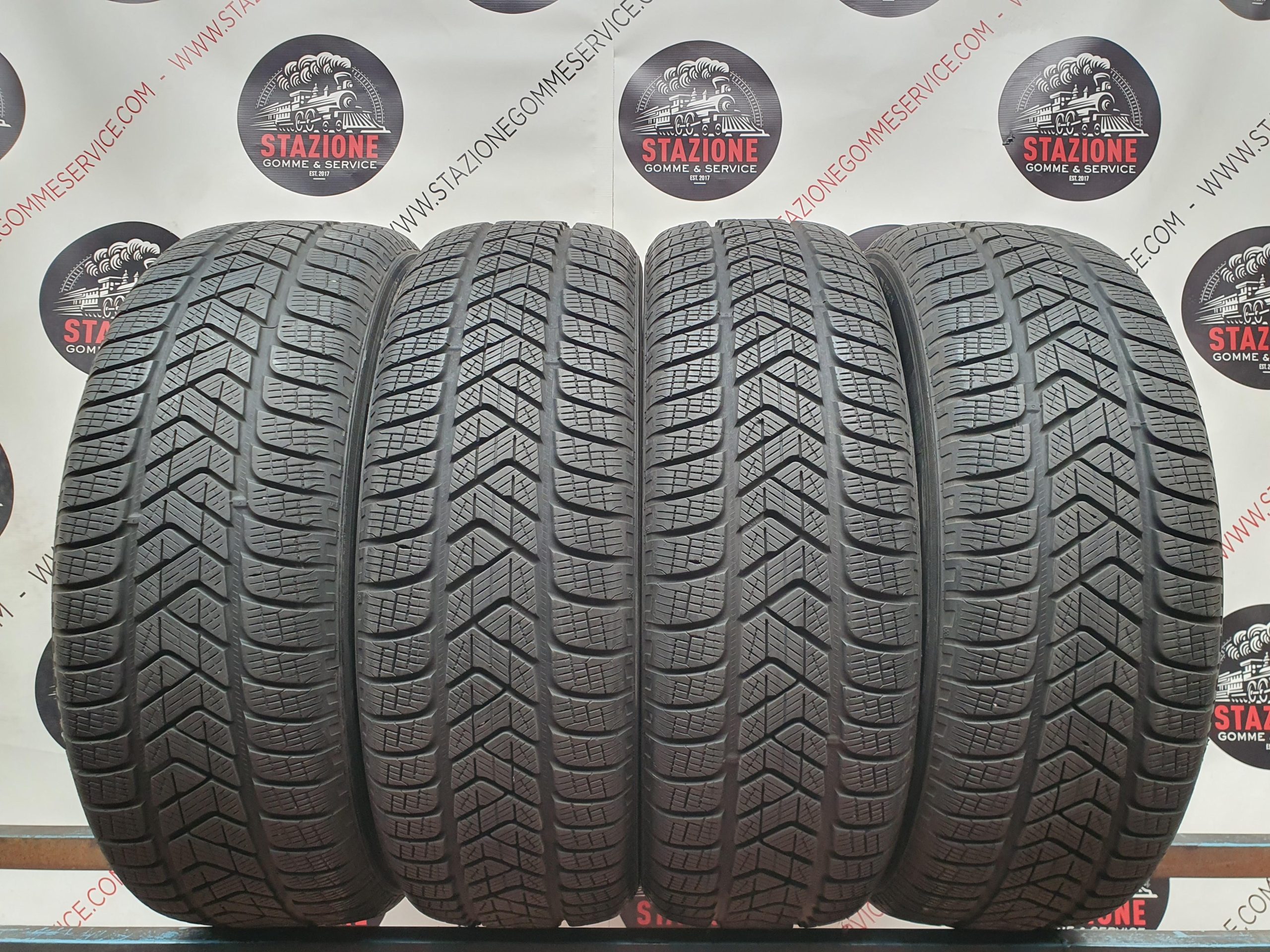 Pneumatico - Gomme invernali usate PIRELLI 215/65 R17 Pneumatico - Gomme invernali usate PIRELLI 215/65 R17