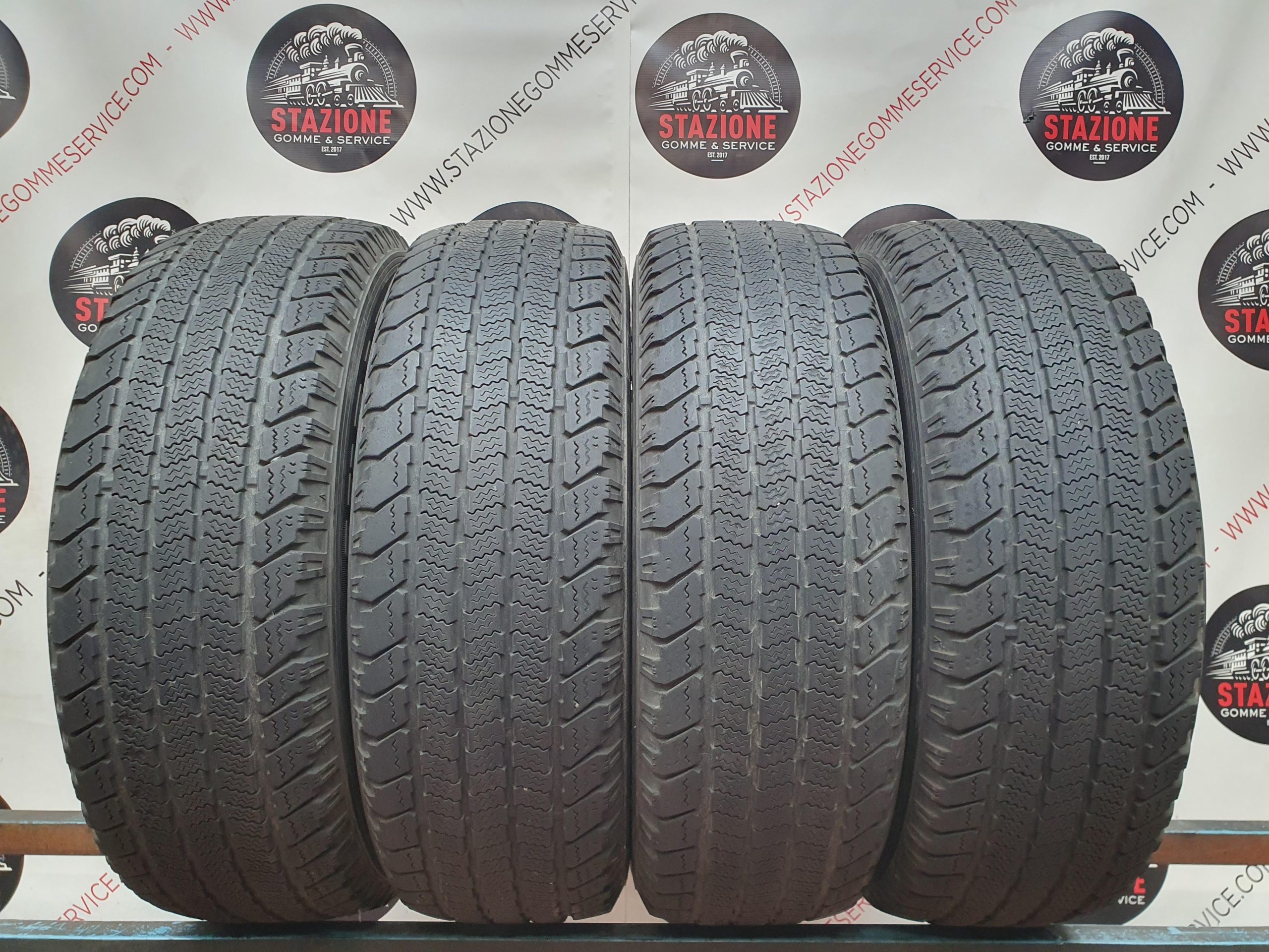 Pneumatico - Gomme invernali usate GOODYEAR 215/70 R16 Pneumatico - Gomme invernali usate GOODYEAR 215/70 R16