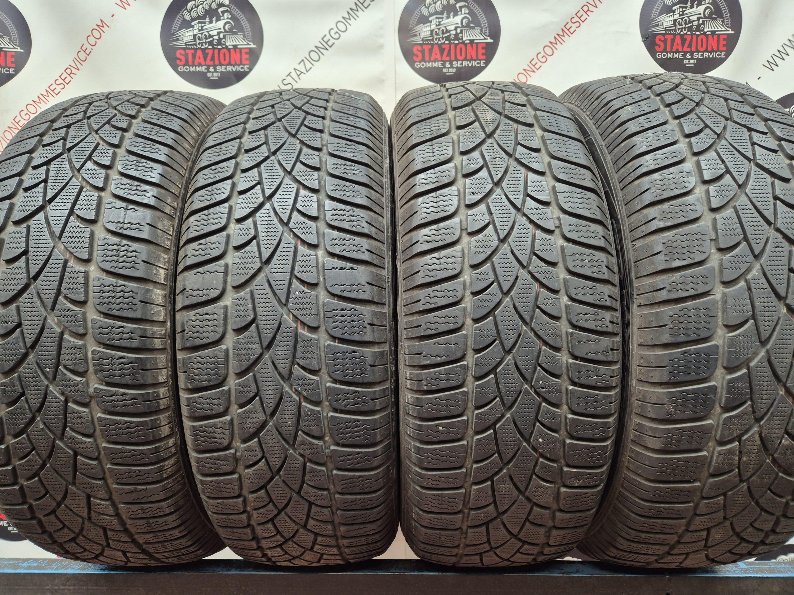 Pneumatico - 4 Gomme invernali usate DUNLOP 235/60 R18 Pneumatico - 4 Gomme invernali usate DUNLOP 235/60 R18