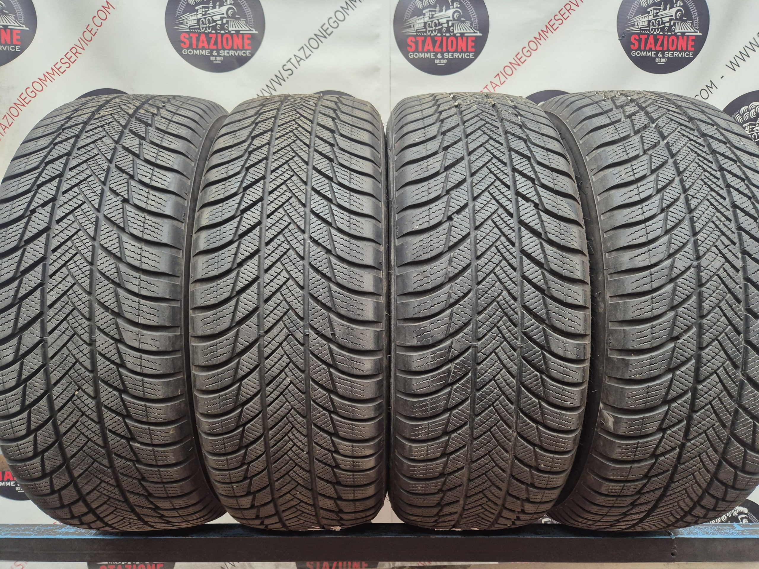 Pneumatico - 4 Gomme invernali usate BRIDGESTONE 225/60 R17 Pneumatico - 4 Gomme invernali usate BRIDGESTONE 225/60 R17