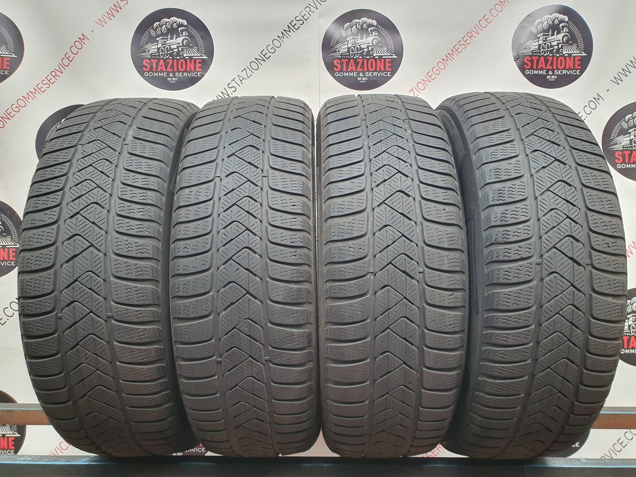 Pneumatico - 4 Gomme invernali usate PIRELLI 225/60 R18 Pneumatico - 4 Gomme invernali usate PIRELLI 225/60 R18