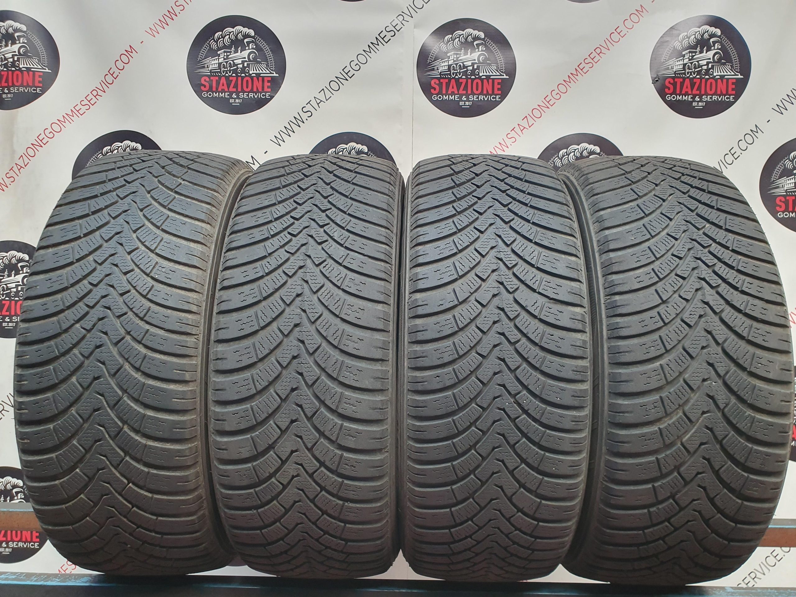 Pneumatico - 4 Gomme invernali usate FALKEN 215/55 R17 Pneumatico - 4 Gomme invernali usate FALKEN 215/55 R17