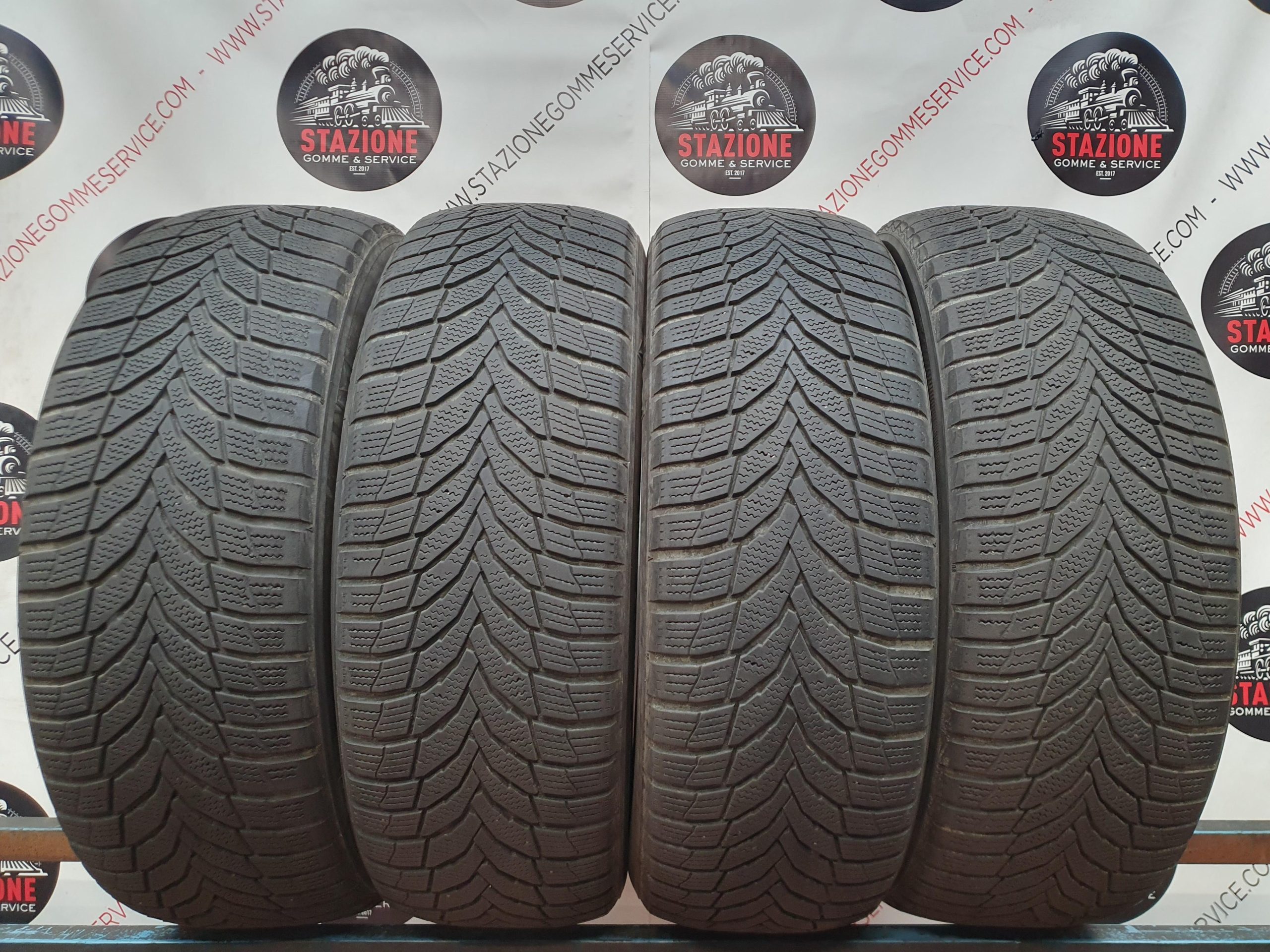 Pneumatico - 4 Gomme invernali usate NEXEN 235/60 R18 Pneumatico - 4 Gomme invernali usate NEXEN 235/60 R18