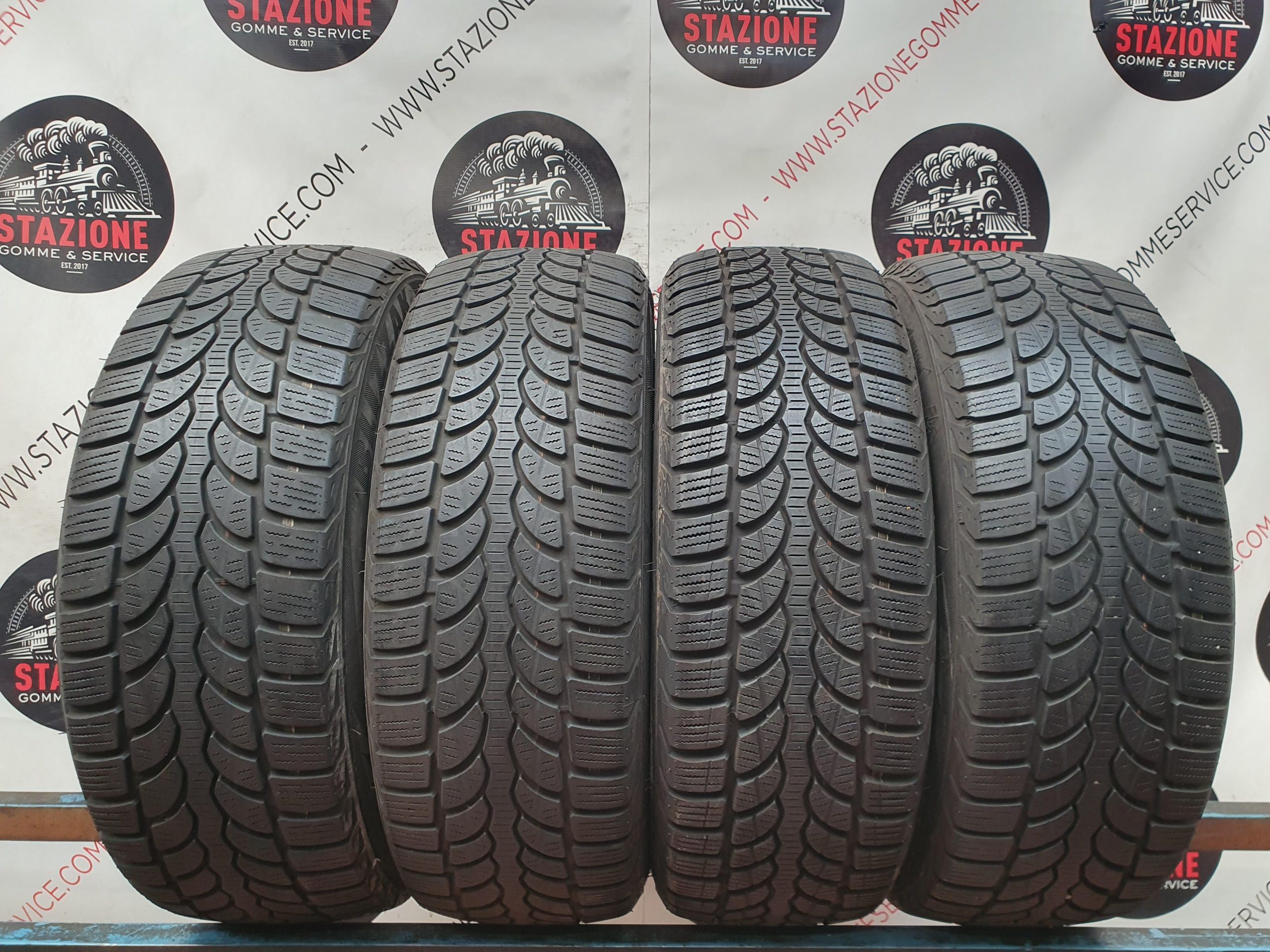 Pneumatico - 4 Gomme invernali usate BRIDGESTONE 185/60 R15 Pneumatico - 4 Gomme invernali usate BRIDGESTONE 185/60 R15