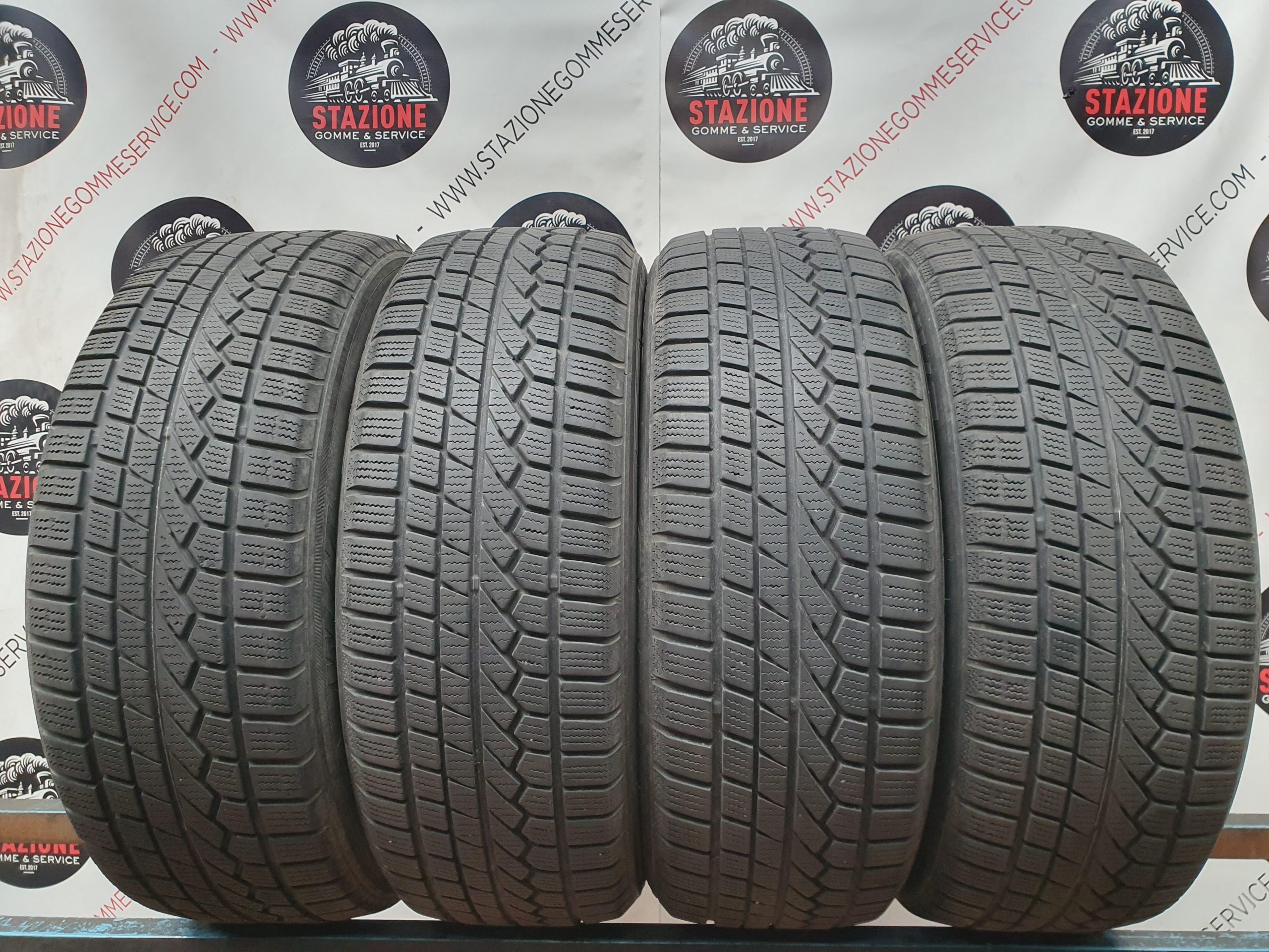 Pneumatico - 4 Gomme invernali usate TOYO 215/55 R18 Pneumatico - 4 Gomme invernali usate TOYO 215/55 R18