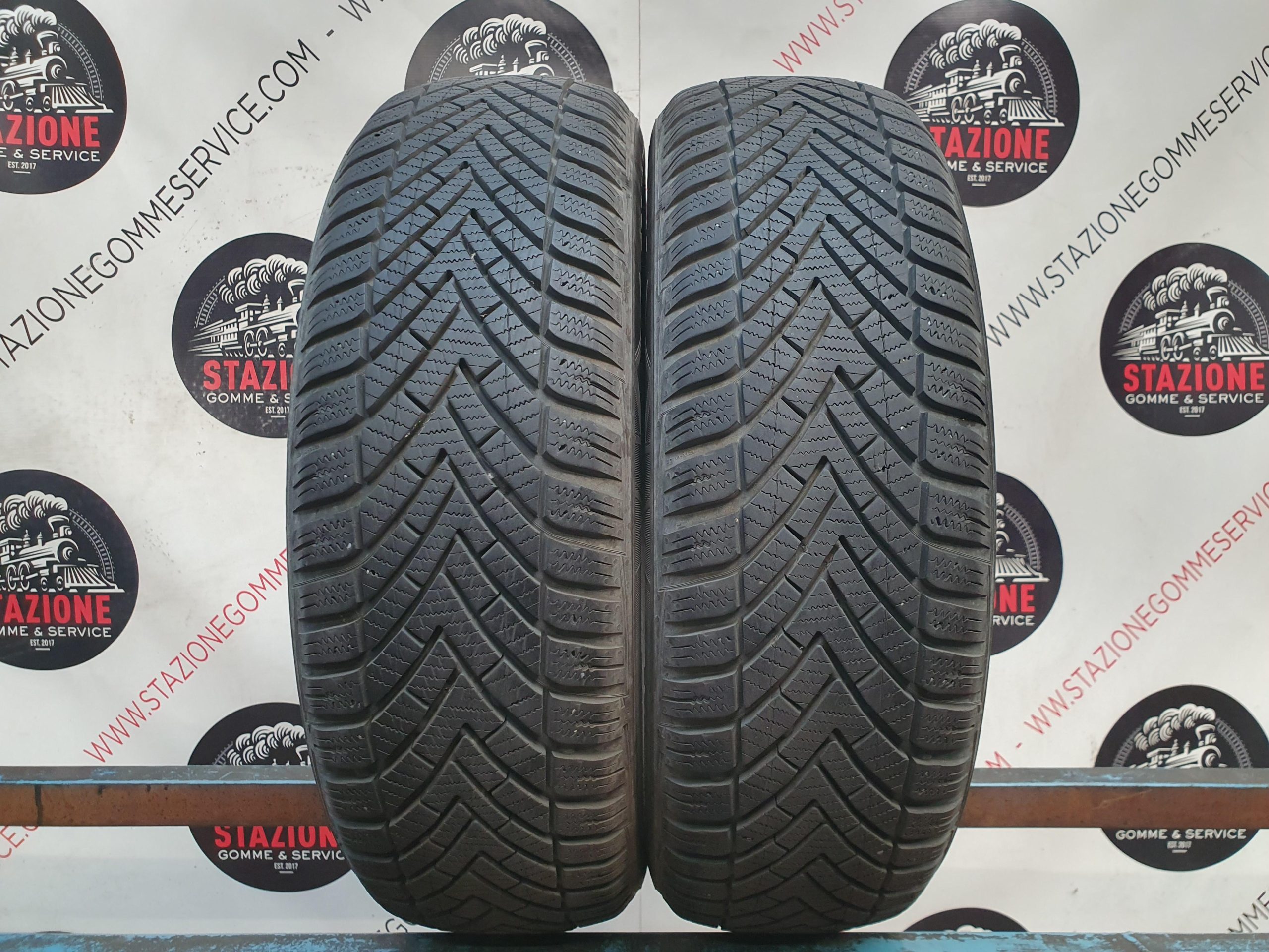 Pneumatico - 2 Gomme invernali usate VREDESTEIN 165/60 R15 Pneumatico - 2 Gomme invernali usate VREDESTEIN 165/60 R15