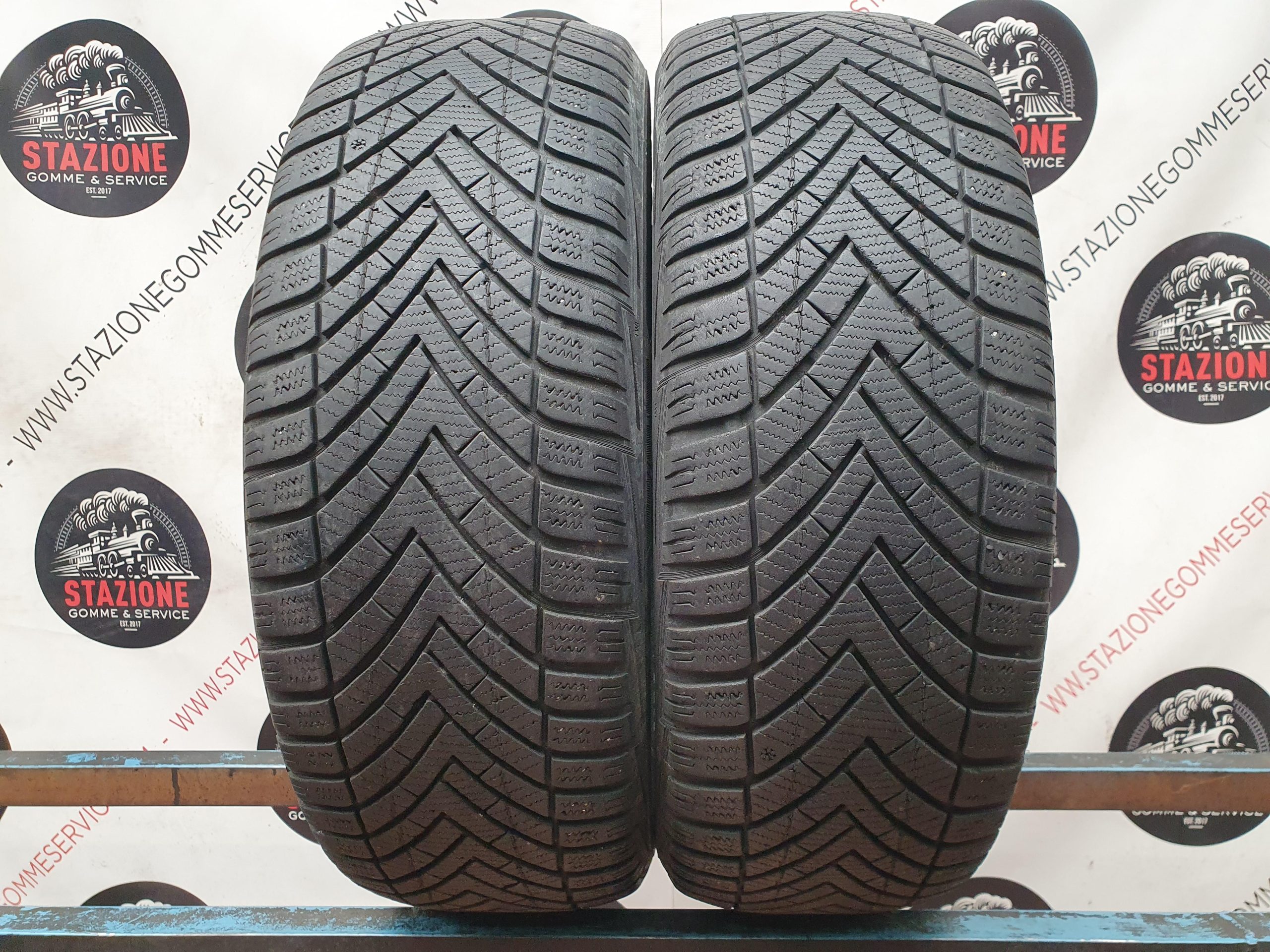 Pneumatico - 2 Gomme invernali usate VREDESTEIN 205/55 R16 Pneumatico - 2 Gomme invernali usate VREDESTEIN 205/55 R16